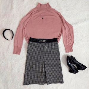 Black and white houndstooth Winter skirt with faux leather belt.